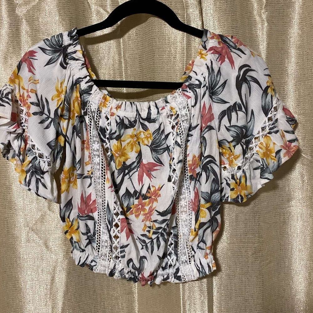 NWT Off the Shoulder Floral Crop Tank